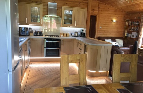 Rowardennan Chalet De Esquí | Cabaña de madera de lujo a orillas del Loch Lomond - Loch Lomond Chalet