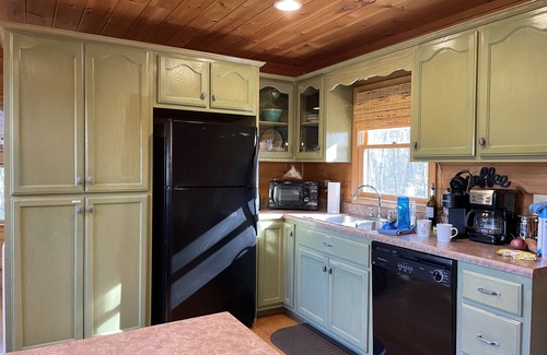 Morganton Cabina | Luxury Log Cabin only minutes from Downtown Blue Ridge and Marina. Pet Friendly!