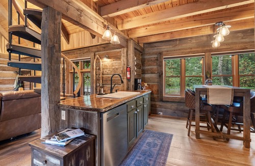 Linville Falls Cabina | The Mountain House: Scenic Views, Luxury Amenities