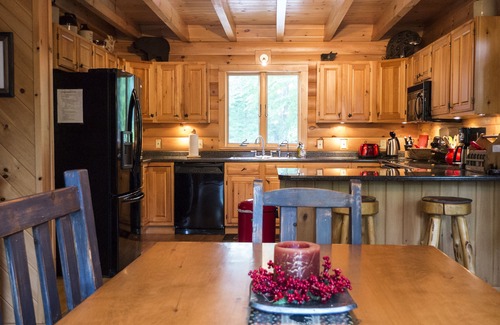 Sunday River Area Casa | Log Lodge de lujo estilo cabaña de esquí familiar a 15 minutos de la estación de esquí Sunday River