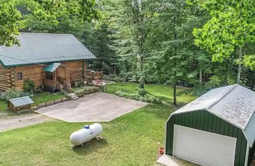 Fountain Cabina | Luxury log cabin w/ access to Ford Lake! Sleep 14