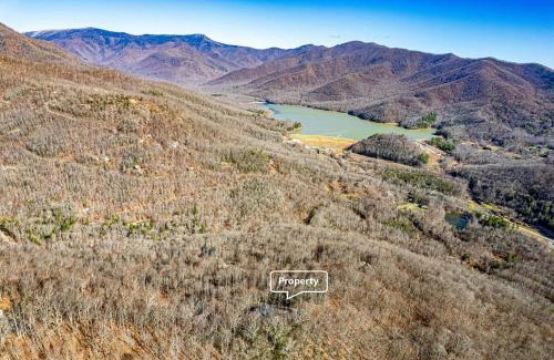 Laurel Ridge Casa | Luxury Log Cabin with lake view