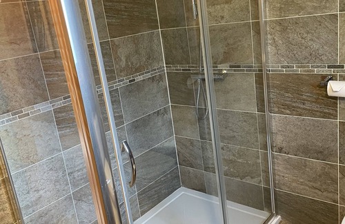 Kenwick Cabina | Luxury log Cabin With hot tub Overlooking the Kenwick Park Golf Course