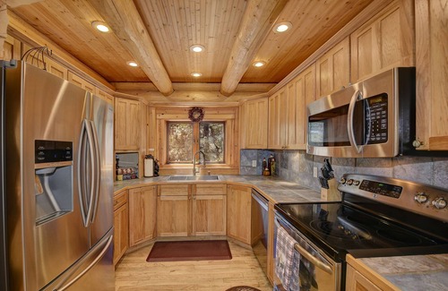 Flagstaff Cabina | Hidden Hollow Log Cabin + Kid's Treehouse (B / W Snowbowl y Downtown)