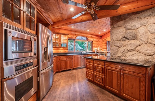 Nordic Estates Condominio | Luxury log chalet | Private hot tub | Ski-in/out