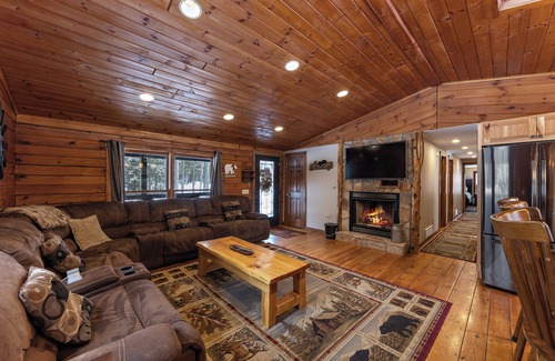 Warrensburg Casa | Cabaña de lujo Adirondack con piscina climatizada a minutos del lago George