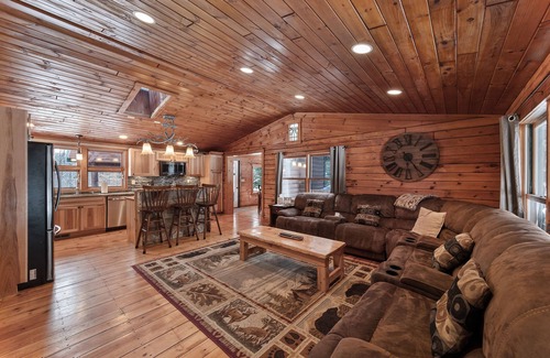 Warrensburg Casa | Cabaña de lujo Adirondack con piscina climatizada a minutos del lago George