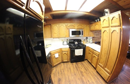 Lebec Cabina | ¡Luxuey Log Home Resort en 22 acres, rodeado de sus propias montañas!
