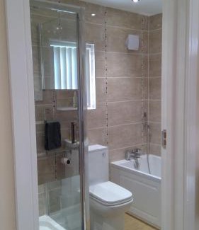 Ravensbury Casa | Luxury London Ensuite Double Room, Park free, Tram-Train!