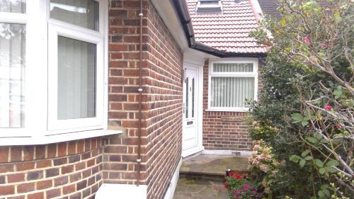 Ravensbury Casa | Luxury London Ensuite Double Room, Park free, Tram-Train!