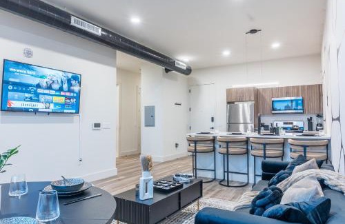 East Orange Apartamento | Luxury Lookout with NYC view, 2BR plus Free Parking, Sleeps 8, 20 Percent Off
