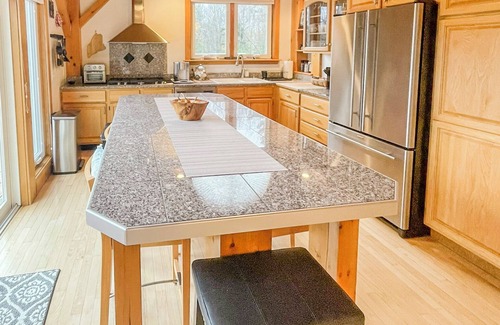 Lucerne-in-Maine Cabina | Luxury Maine Timber Frame w/Lake Views & Access