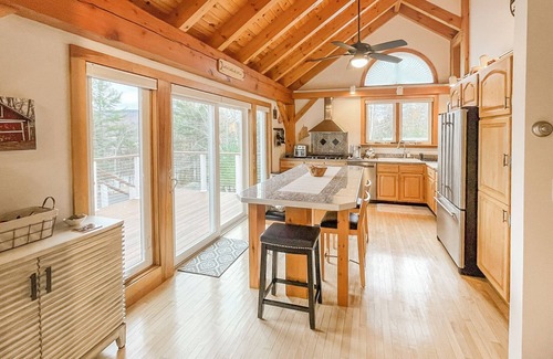 Lucerne-in-Maine Cabina | Luxury Maine Timber Frame w/Lake Views & Access