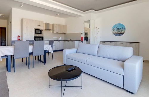 Tal-Ghoqod Apartamento | Luxury Maisonette in a Tranquil and Central Area