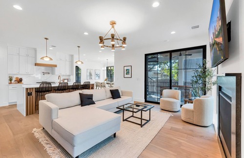 Blackshear-Prospect Hill Casa | Luxury Mansion | DT Austin | Pool | Game Room 5 BR