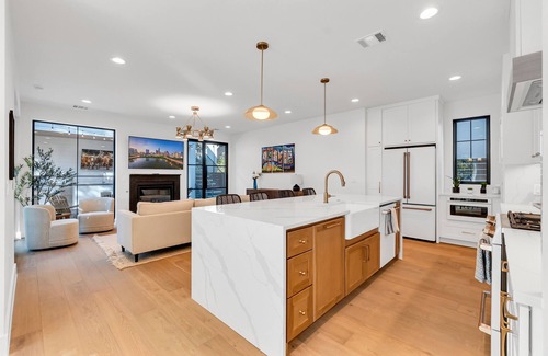 Blackshear-Prospect Hill Casa | Luxury Mansion | DT Austin | Pool | Game Room 5 BR