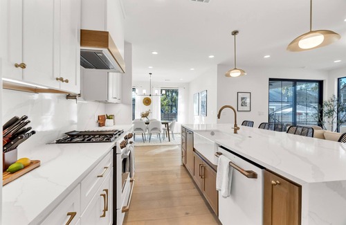 Blackshear-Prospect Hill Casa | Luxury Mansion | DT Austin | Pool | Game Room 5 BR