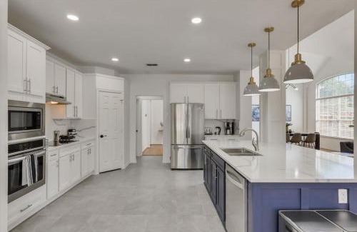 Rowlett Casa | Luxury Mansion Paradise - Cinema Room, Pool, Spa