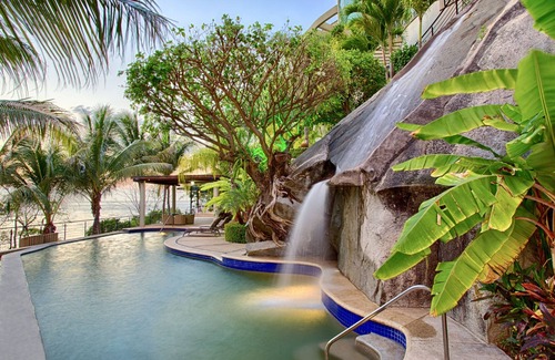 Boca de Tomatlán Hotel | Luxury Master Suite With Beach, Ocean and Swimming Pool View