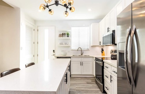 Grace Bay Casa | Luxury Meets Adventure! Walk2Sand,2BRW/Pool-CV41-3