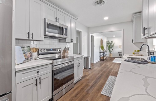 Lake Charles Casa | Luxury Meets Convenience-Your Private Oasis Awaits!