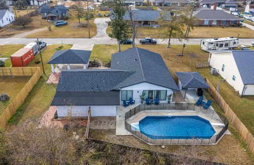 Lake Charles Casa | Luxury Meets Convenience-Your Private Oasis Awaits!