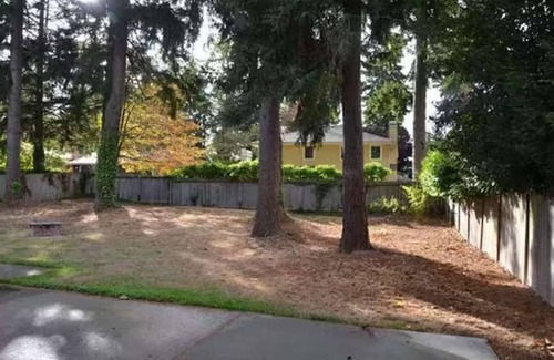 Mercer Island Casa | Luxury Mercer Island Home - Stunning Layout, Spacious Bedrooms & Private Deck - Prime Location