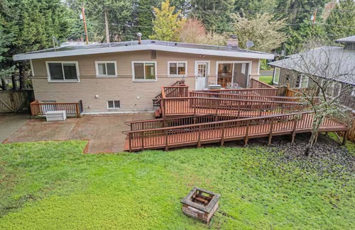 Mercer Island Casa | Luxury Mercer Island Home - Stunning Layout, Spacious Bedrooms & Private Deck - Prime Location