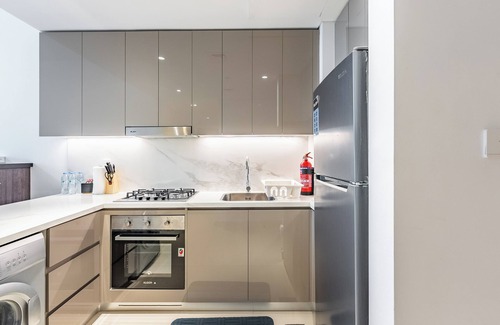 Nad Al Sheba Apartamento | Luxury Meydan Condo with City Views
