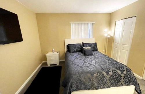 Miami Gardens Casa | Luxury Miami 2br Townhouse Near Stadium !