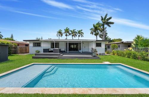 Golden Glades Villa | Luxury Miami