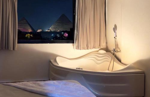 Giza Hotel | Luxury Middle East pyramid &jacuzzi