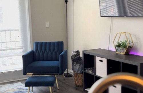 Atlantic Station Area Apartamento | Luxury Midtown Apartment w/ gym, pool, and balcony next to Atlantic Station!