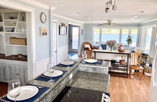 Minot Casa | Luxury Minot Oceanfront Dog Friendly Hot Tub 5BR Families & Groups