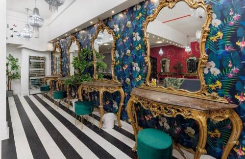 Liverpool Casa | Luxury Mirror Party Pad with 4 Bedrooms!