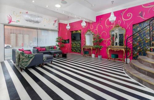 Liverpool Casa | Luxury Mirror Party Pad with 4 Bedrooms!