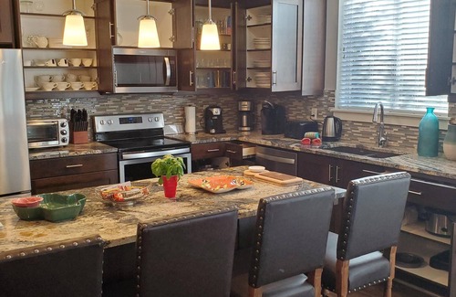 Moab Casa | Luxury Moab DTown 4Bd,3Bth,Sleeps15, Pool,Spa,Garage,Bikes,6Tvs,Low Fees,Parking