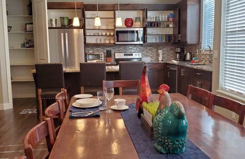 Moab Casa | Luxury Moab DTown 4Bd,3Bth,Sleeps15, Pool,Spa,Garage,Bikes,6Tvs,Low Fees,Parking