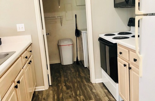 Dublin Condominio | Luxury Modern 1 Bed/1 Bath Condo