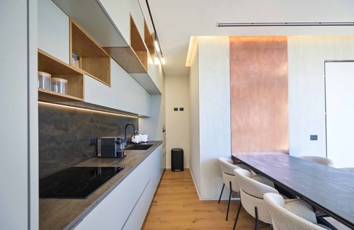 Tel Aviv City Center Apartamento | Luxury Modern 3BR Penthouse W/Pool by HolyGuest