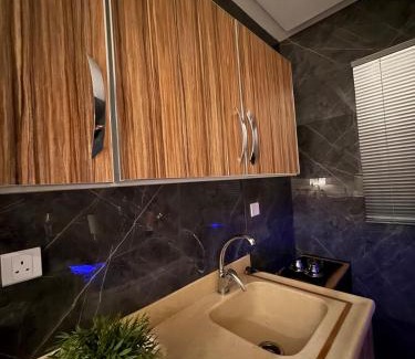 Al-Rawdah Apartamento | Luxury Modern Apartment with smart entry