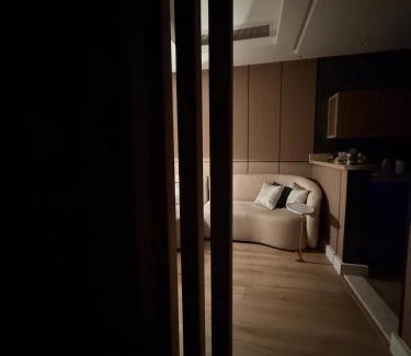Al-Rawdah Apartamento | Luxury Modern Apartment with smart entry