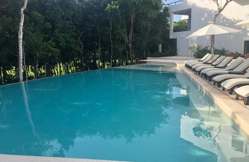 Akumal Apartamento | Condominio moderno de lujo en Bahía Príncipe