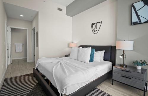 Northeast Miami Apartamento | Luxury & Modern Condo in Design District with Pool
