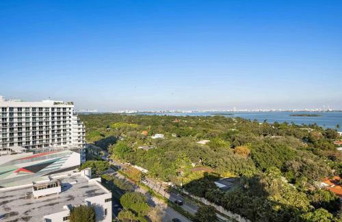 Northeast Miami Apartamento | Luxury & Modern Condo in Design District with Pool