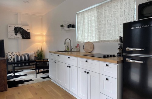 Enoree Cabaña | Luxury modern container home in a rural setting! Pet friendly!