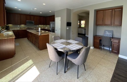 Rancho Cordova Casa | Luxury Modern Home w/ Parking Min Away From Hwy