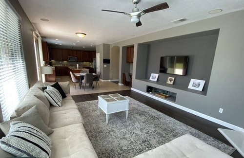 Rancho Cordova Casa | Luxury Modern Home w/ Parking Min Away From Hwy