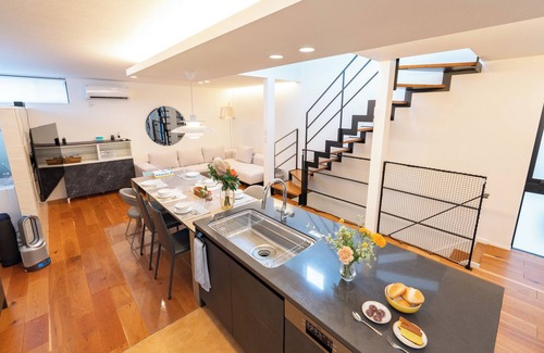 Setagaya Casa | Luxury Modern House Let's travel as if you were living in a 130 square meter newly built house. 7 minutes to Shibuya without transfers / Accommodates up to 8 people