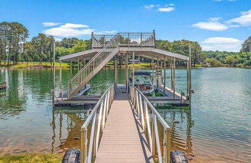 Cumming Casa | Luxury Modern Lake House with Deep Water Dock & Amazing View, South End of Lake